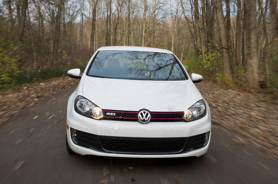  Volkswagen Golf GTi 2012 года  (фото 39 из 48)